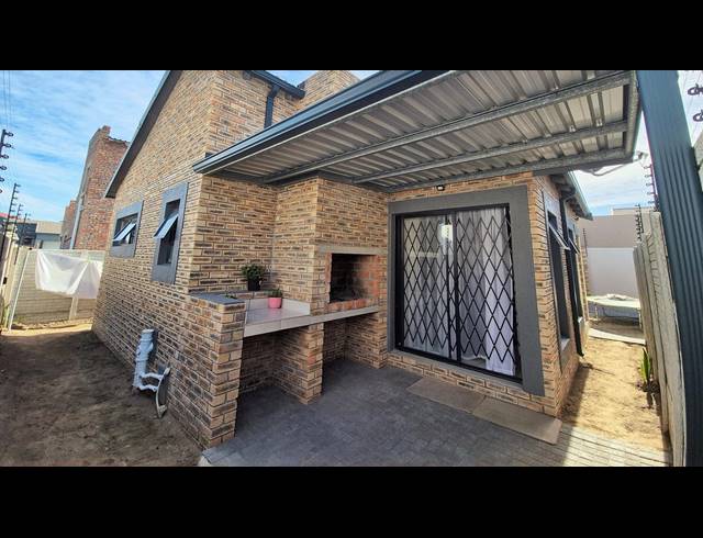 3 BEDROOM HOUSE FOR SALE IN FAIRVIEW
